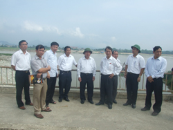 Đồng chí Chủ tịch UBND tỉnh kiểm tra các dự án trọng điểm trên địa bàn thành phố Hòa Bình